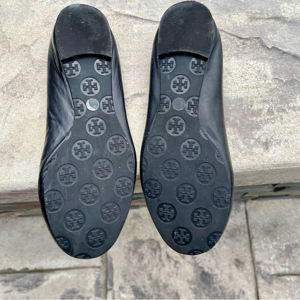 Tory Burch Women's Size 7.5 Reva Black Leather Gold Logo Classic Flats Shoes - Picture 7 of 9